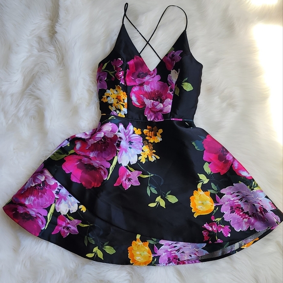 BCX Women's V Neck Mini Party Fit Flare Dress. Size 1 - Picture 3 of 8